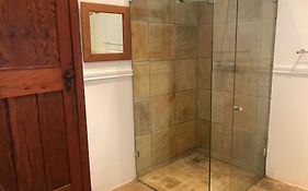4 Duke Street Flat#3 Can Sleep Up To Five Guests